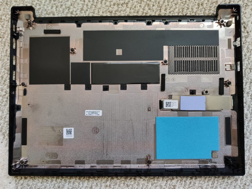 ThinkPad E495 底面パネルの内側